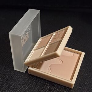 I'M MEME Multi Cube 4 EyeshadowColors  and 2 Blush Colors in Vanilla Double Shot